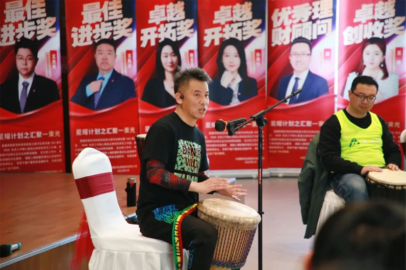 青島拓展，青島拓展訓(xùn)練，青島團(tuán)建，請致電青島眾行遠(yuǎn)