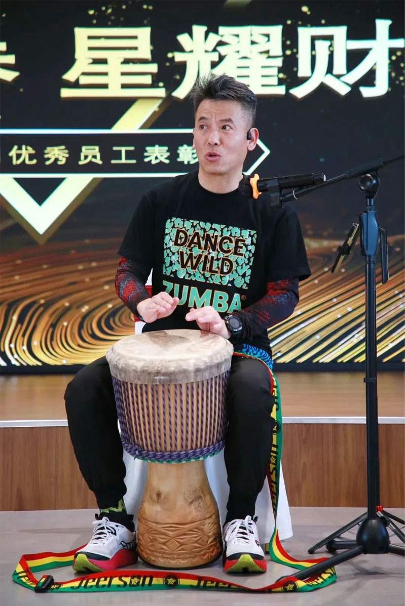 青島拓展，青島拓展訓(xùn)練，青島團(tuán)建，請致電青島眾行遠(yuǎn)