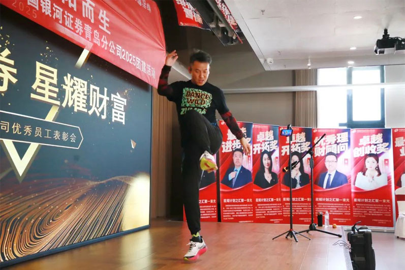 青島拓展，青島拓展訓(xùn)練，青島團(tuán)建，請致電青島眾行遠(yuǎn)